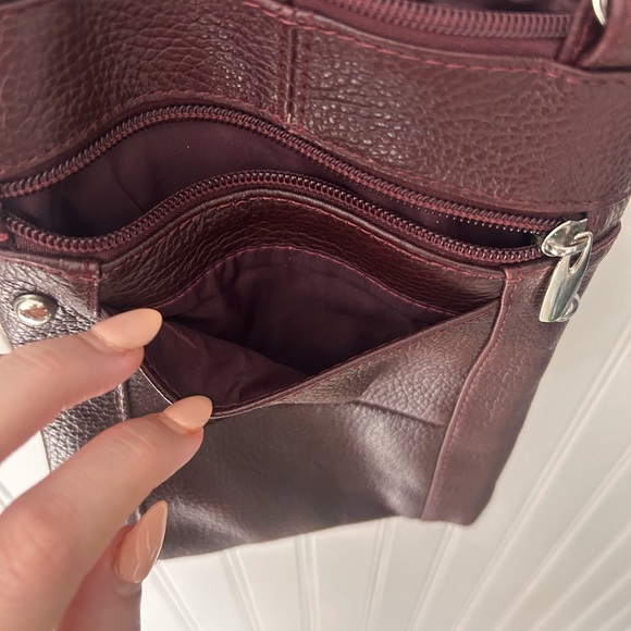 💄 Genuine Leather Crossbody Bag – RFID, Built-In Wallet, Adjustable Strap – Wine - Picture 11 of 12